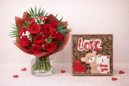 Szerelmes üzenet (11 szálas rózsacsokor) Kicsi kézműves mézeskalács szettel