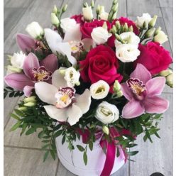 Virágbox rózsákkal és orchideákkal